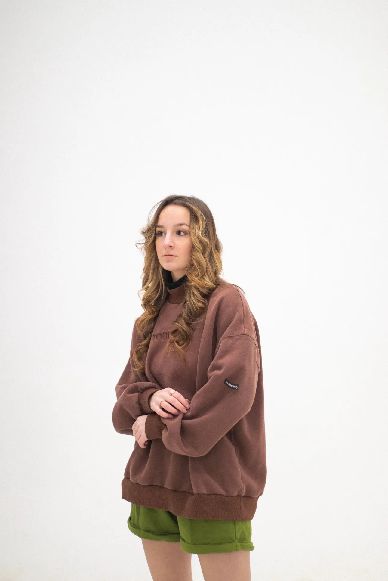 BROWN NECK SWEATSHIRTS