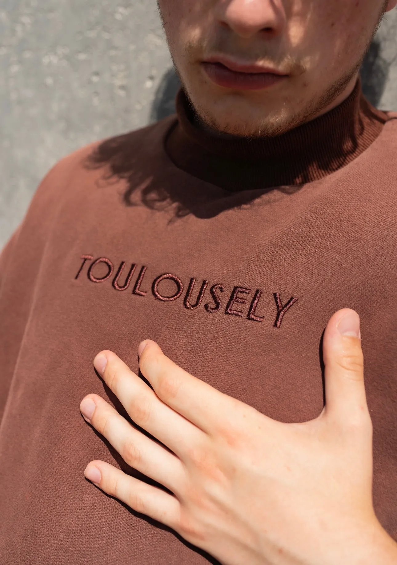 BROWN NECK SWEATSHIRTS