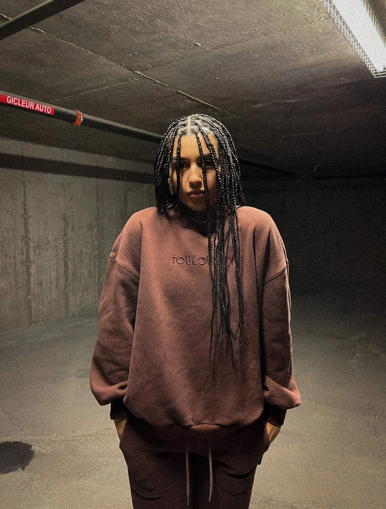 BROWN NECK SWEATSHIRTS