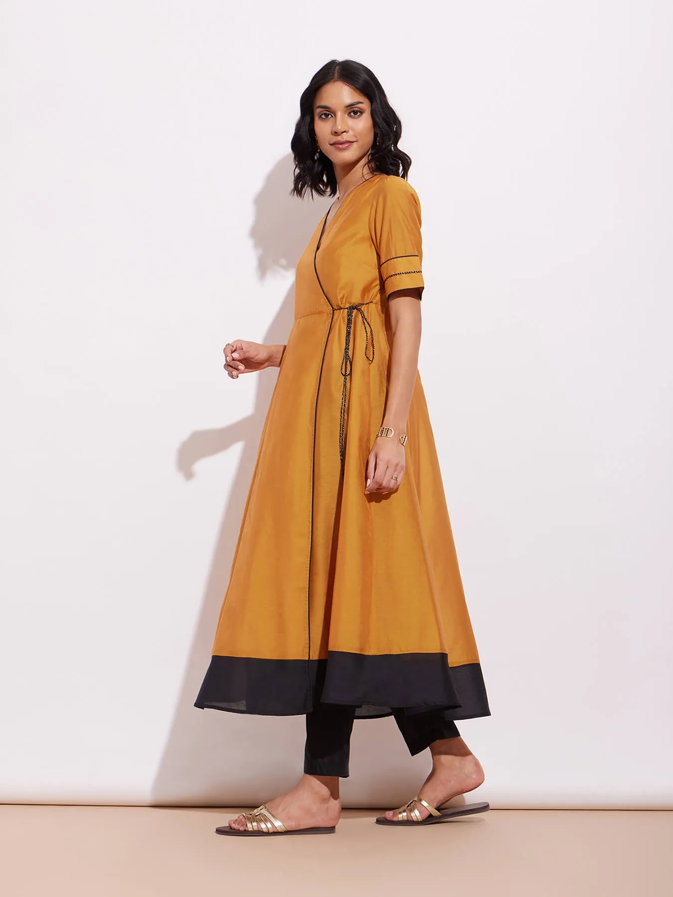 Chanderi Colourblock Kurta Set - Mustard & Black