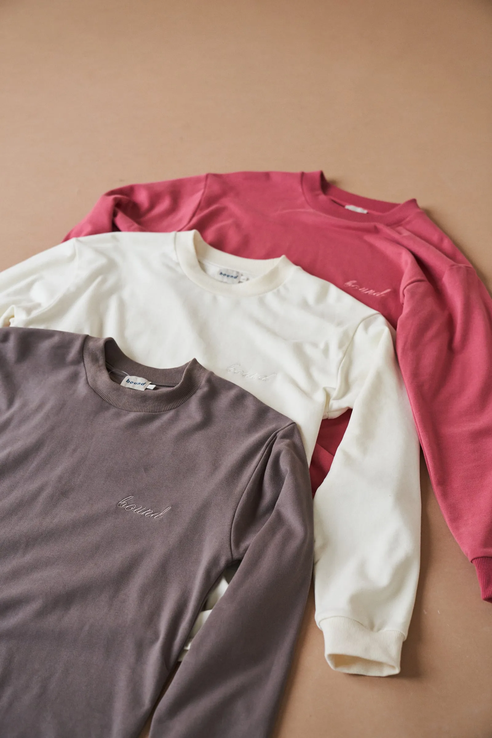 ECRU SCRIPT EMBROIDERED LONGSLEEVE TEE