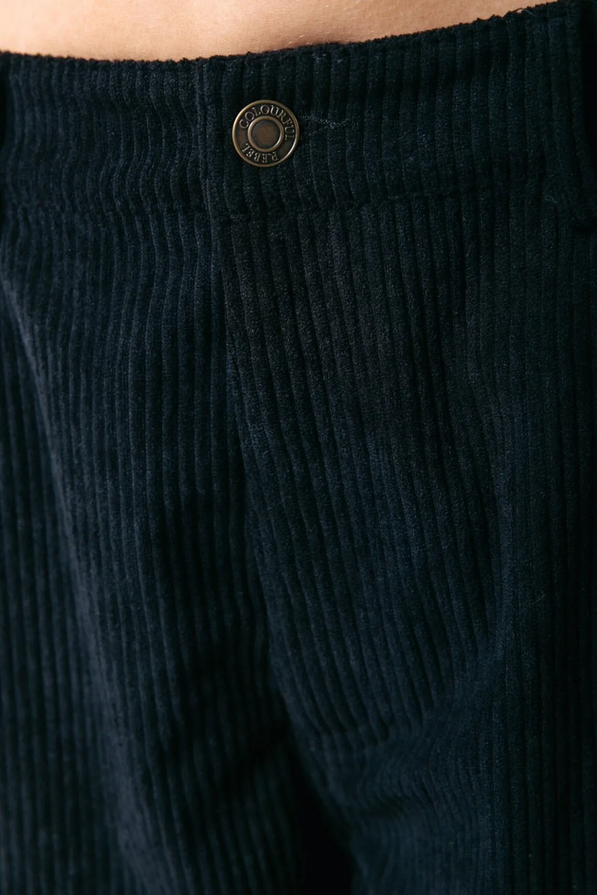 Gaias Corduroy Pants | Black