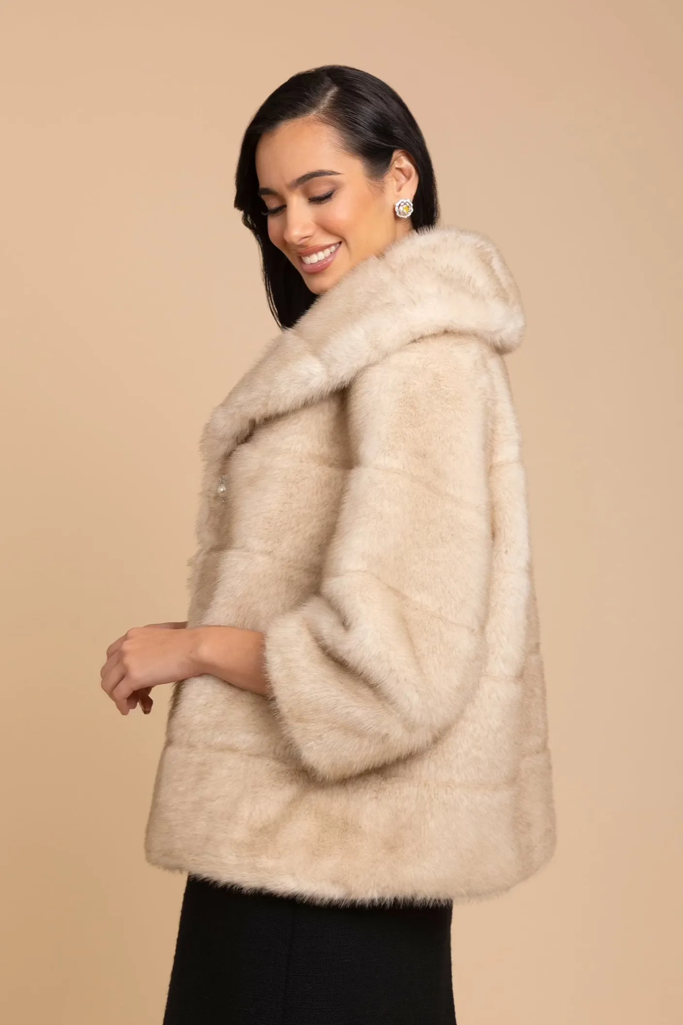'Hollywood' Cropped Faux Fur Coat in Crema