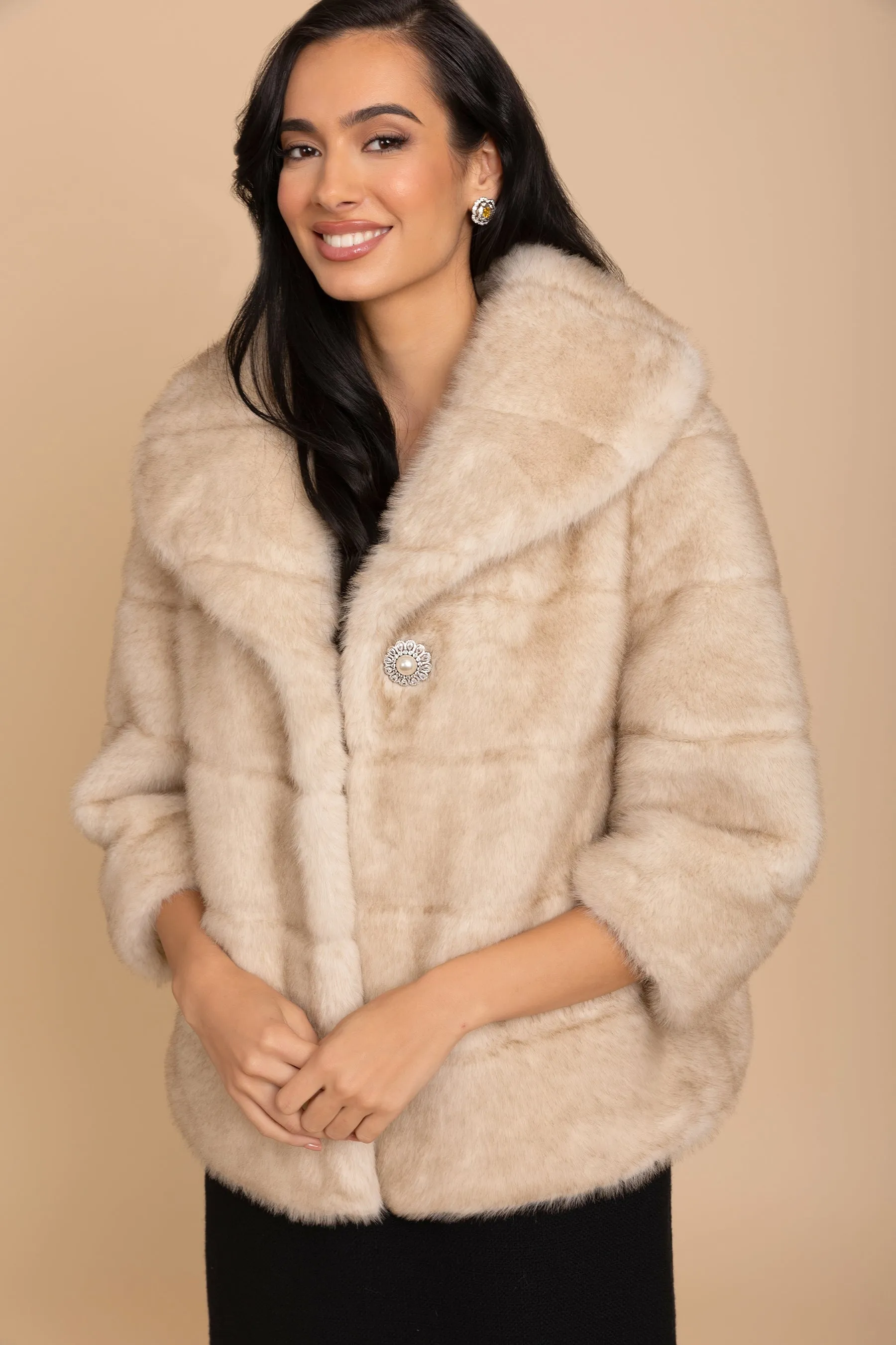 'Hollywood' Cropped Faux Fur Coat in Crema