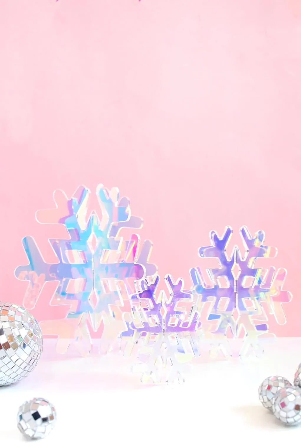 KAILO CHIC IRIDESCENT ACRYLIC SNOWFLAKES