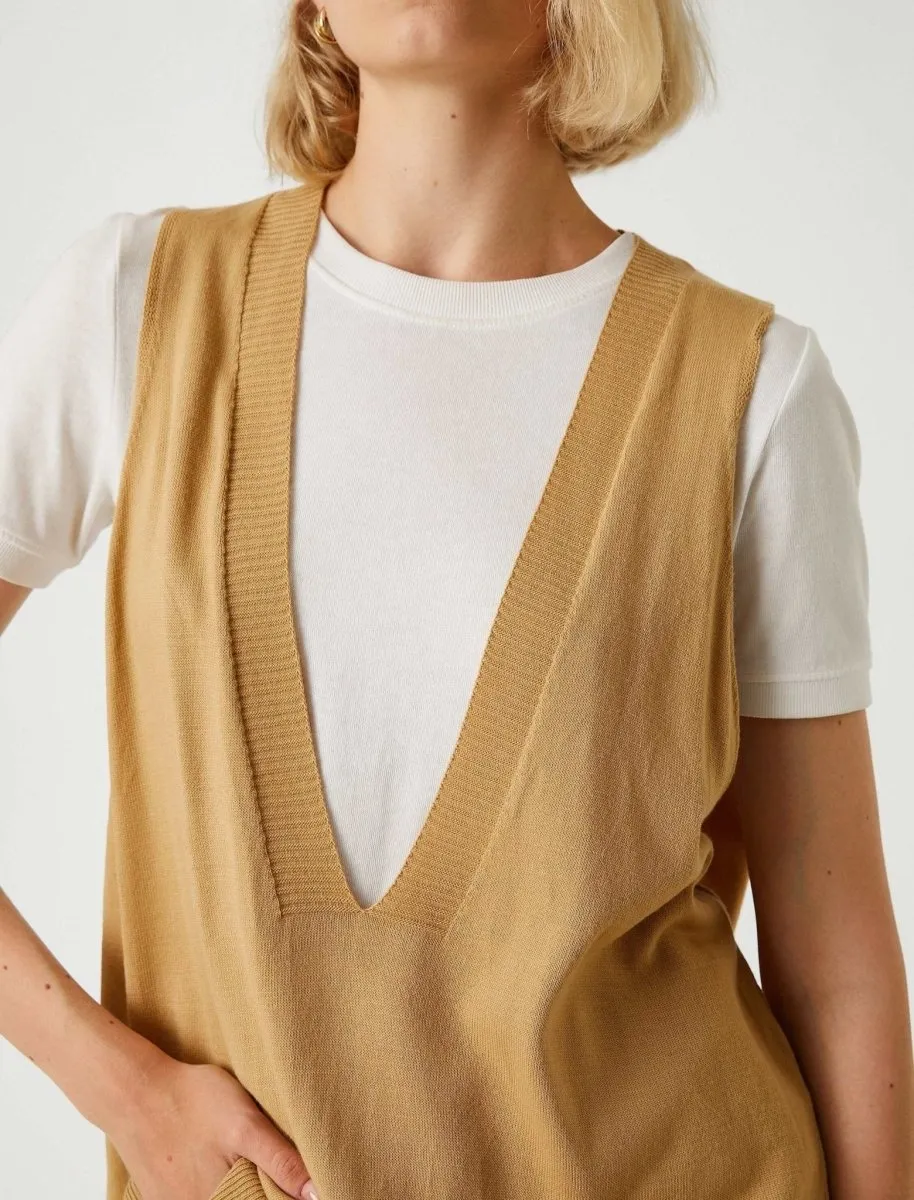 Oversized Sweater Vest in Camel