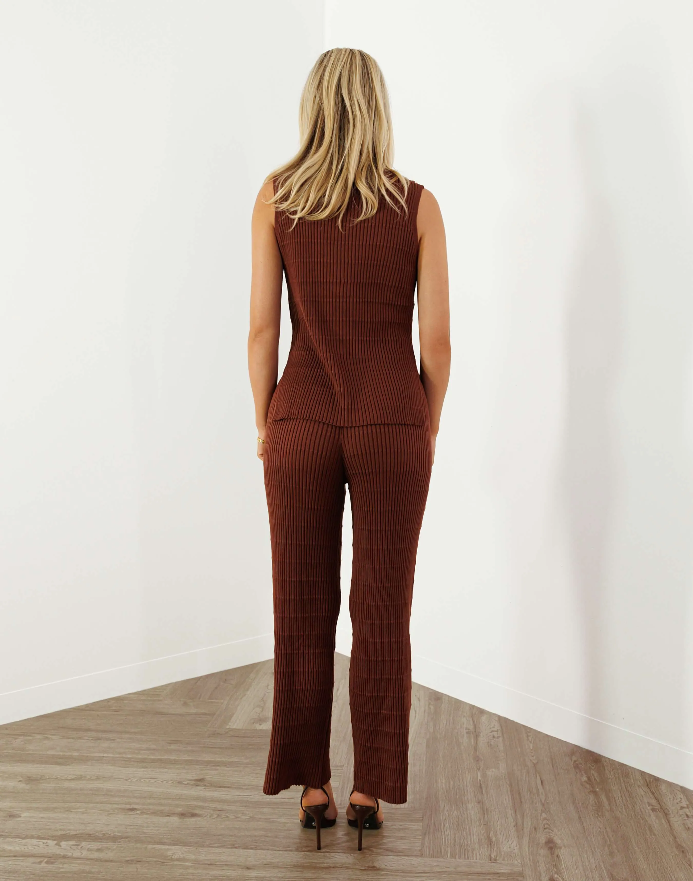 Shane Vest - Relaxed Knitted Vest - Chocolate