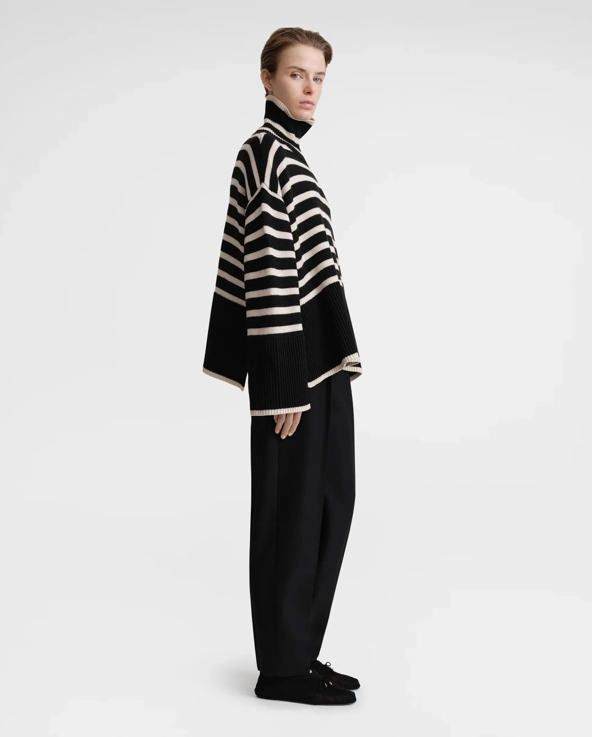 STRIPE TURTLENECK / BLACK